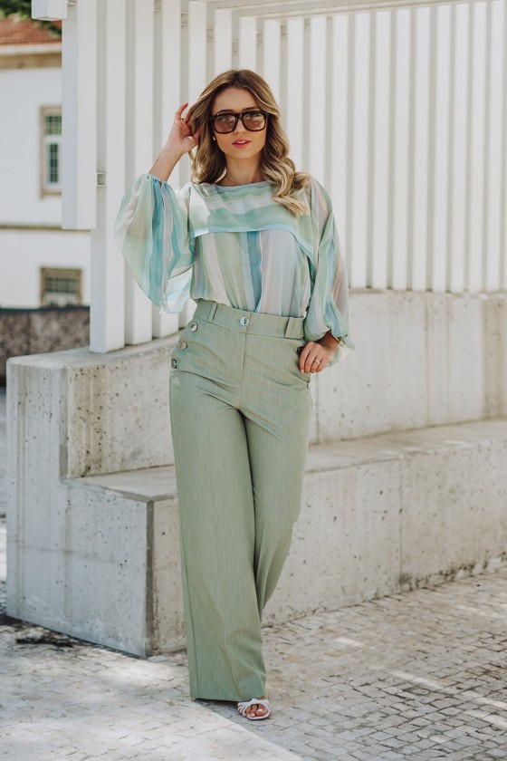 Trousers with silver buttons