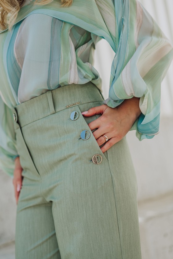 Trousers with silver buttons