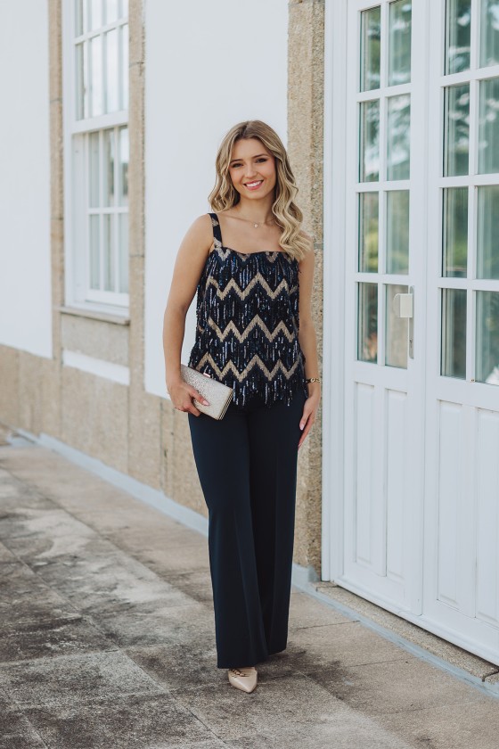 Trousers with silver buttons