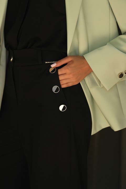 Trousers with silver buttons