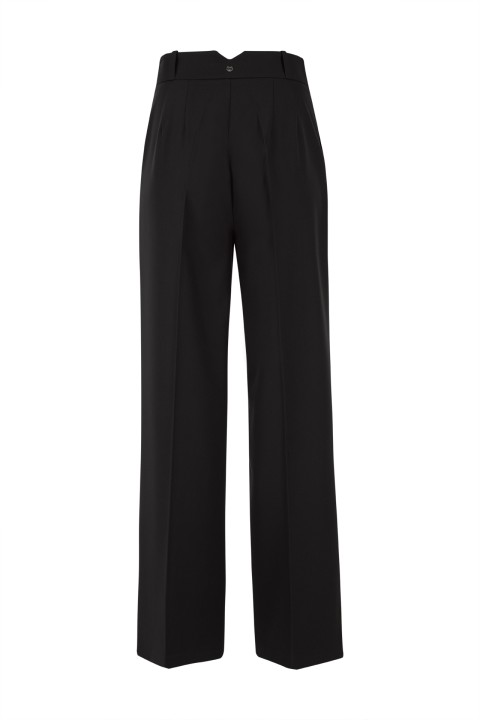 Trousers with silver buttons