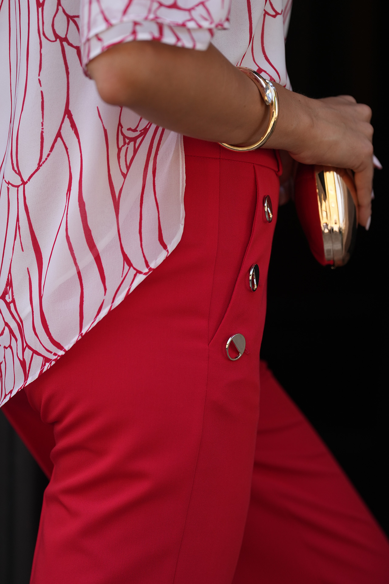 Trousers with silver buttons