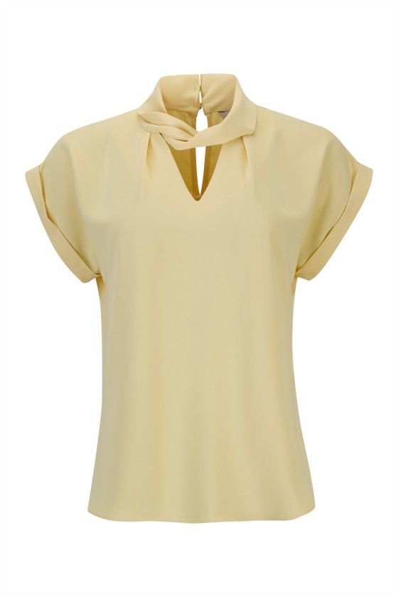 Blouse with a twisted collar