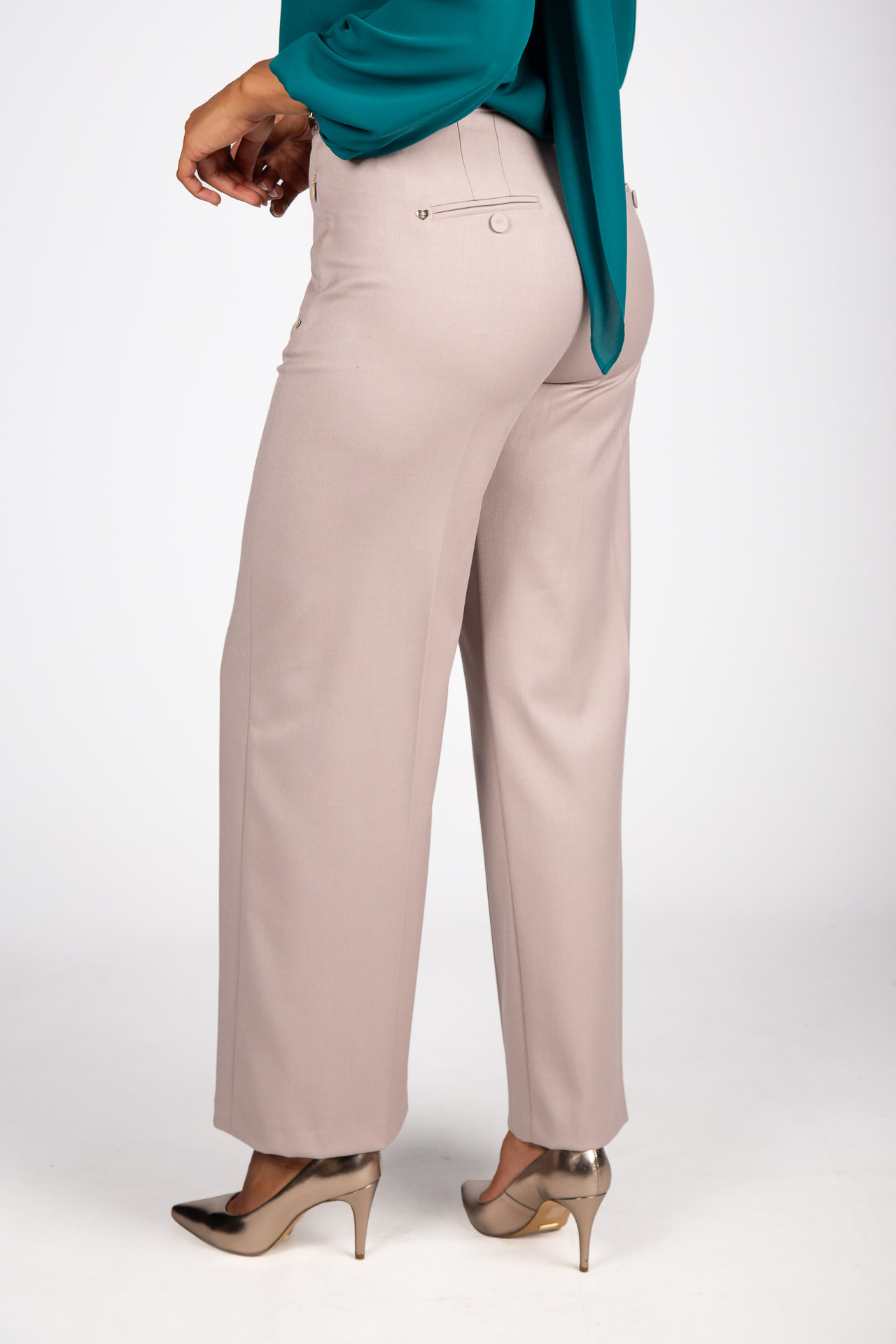 Wide-leg pants