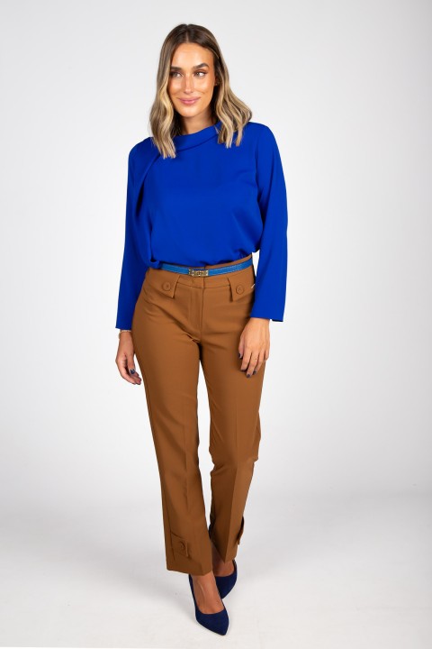 Trousers with pockets and flaps