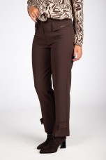 Trousers with pockets and flaps