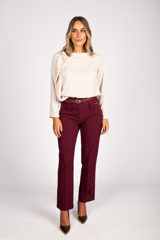 Trousers with pockets and flaps