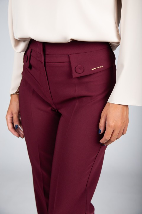 Trousers with pockets and flaps