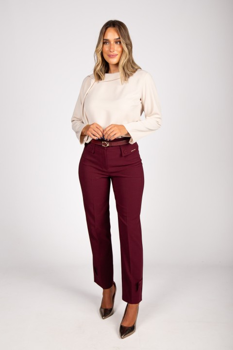Trousers with pockets and flaps