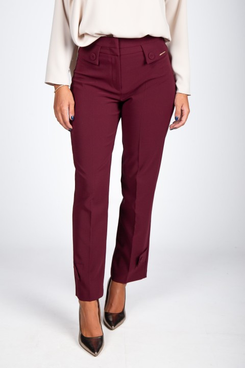 Trousers with pockets and flaps