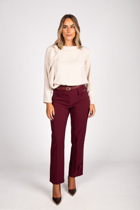 Trousers with pockets and flaps
