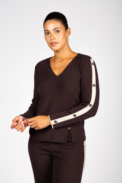 Knit sweater with stripe and buttons