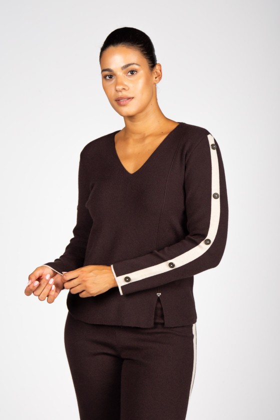 Knit sweater with stripe and buttons