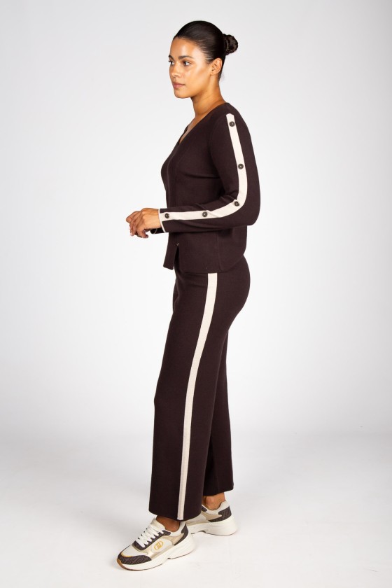 Knit sweater with stripe and buttons