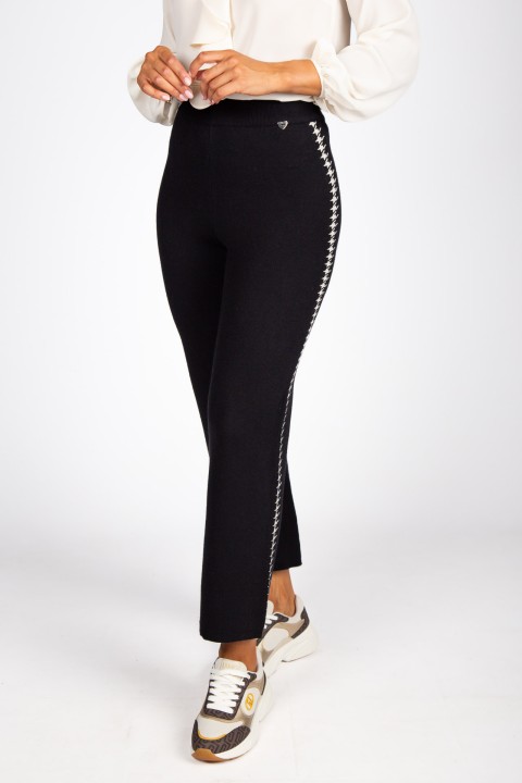 Knitted trousers with houndstooth stripe Knitted trousers with houndstooth stripe