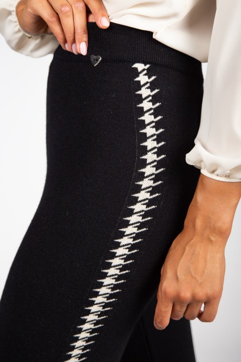Knitted trousers with houndstooth stripe Knitted trousers with houndstooth stripe