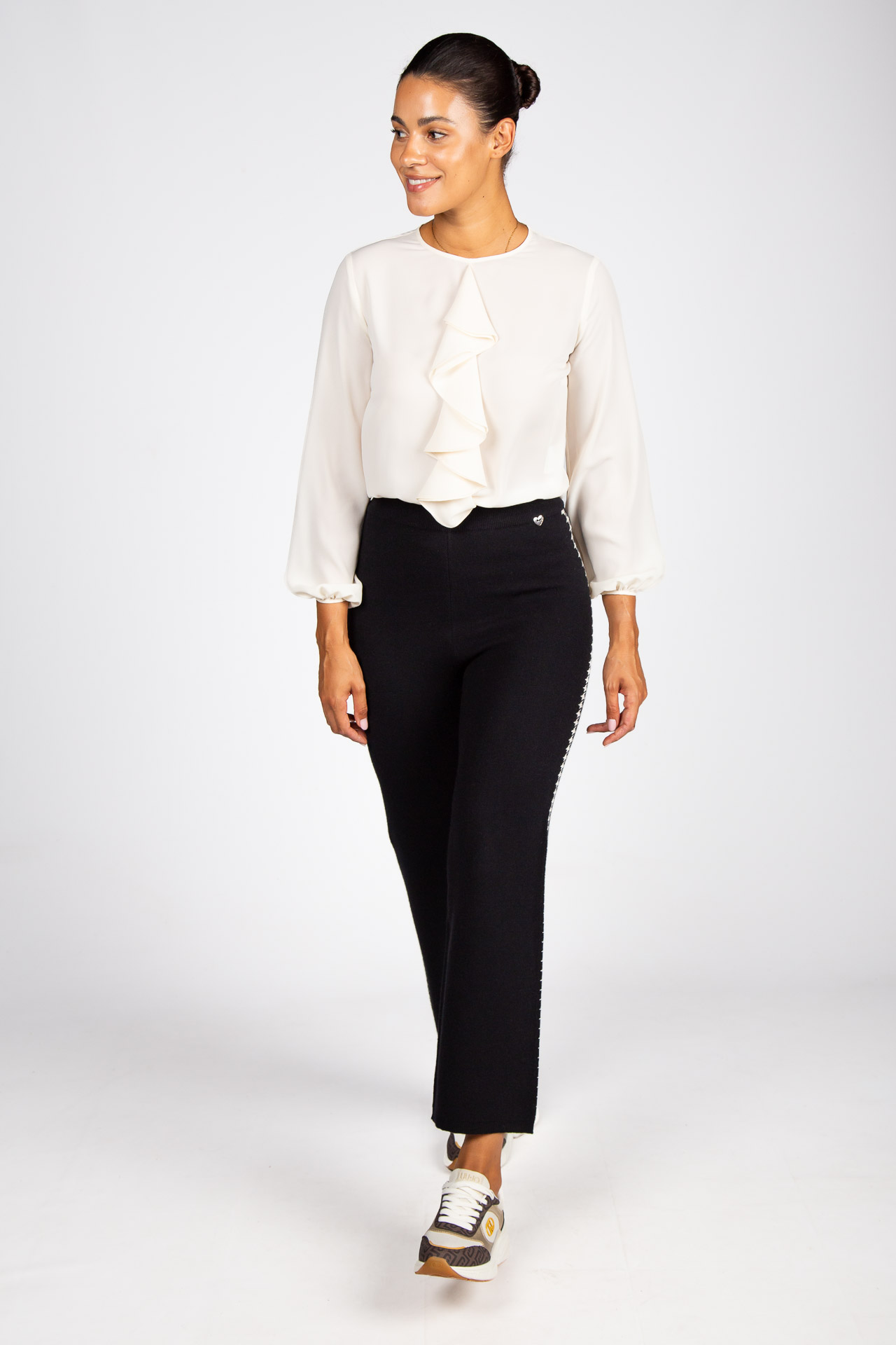 Knitted trousers with houndstooth stripe