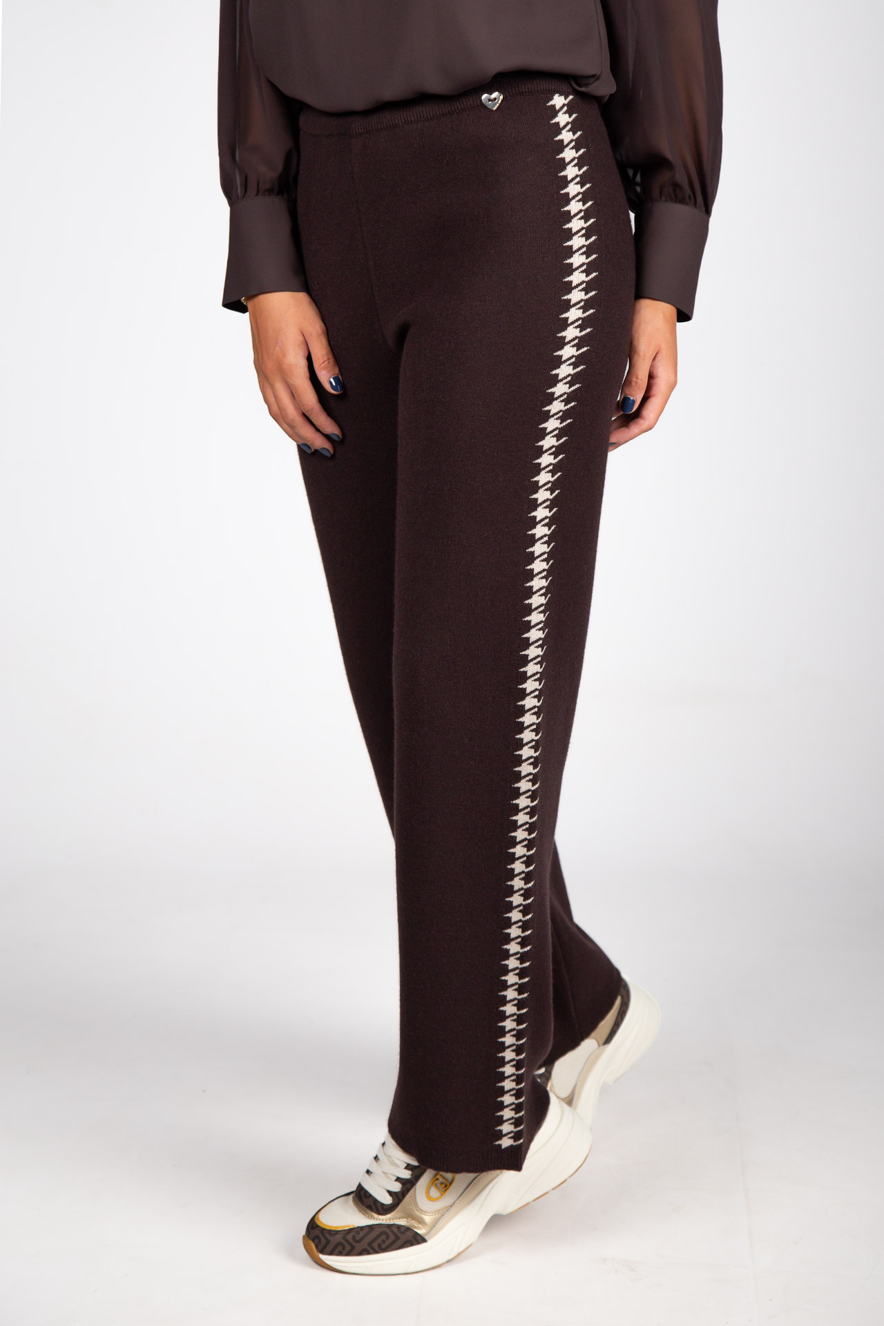 Knit trousers with houndstooth stripe