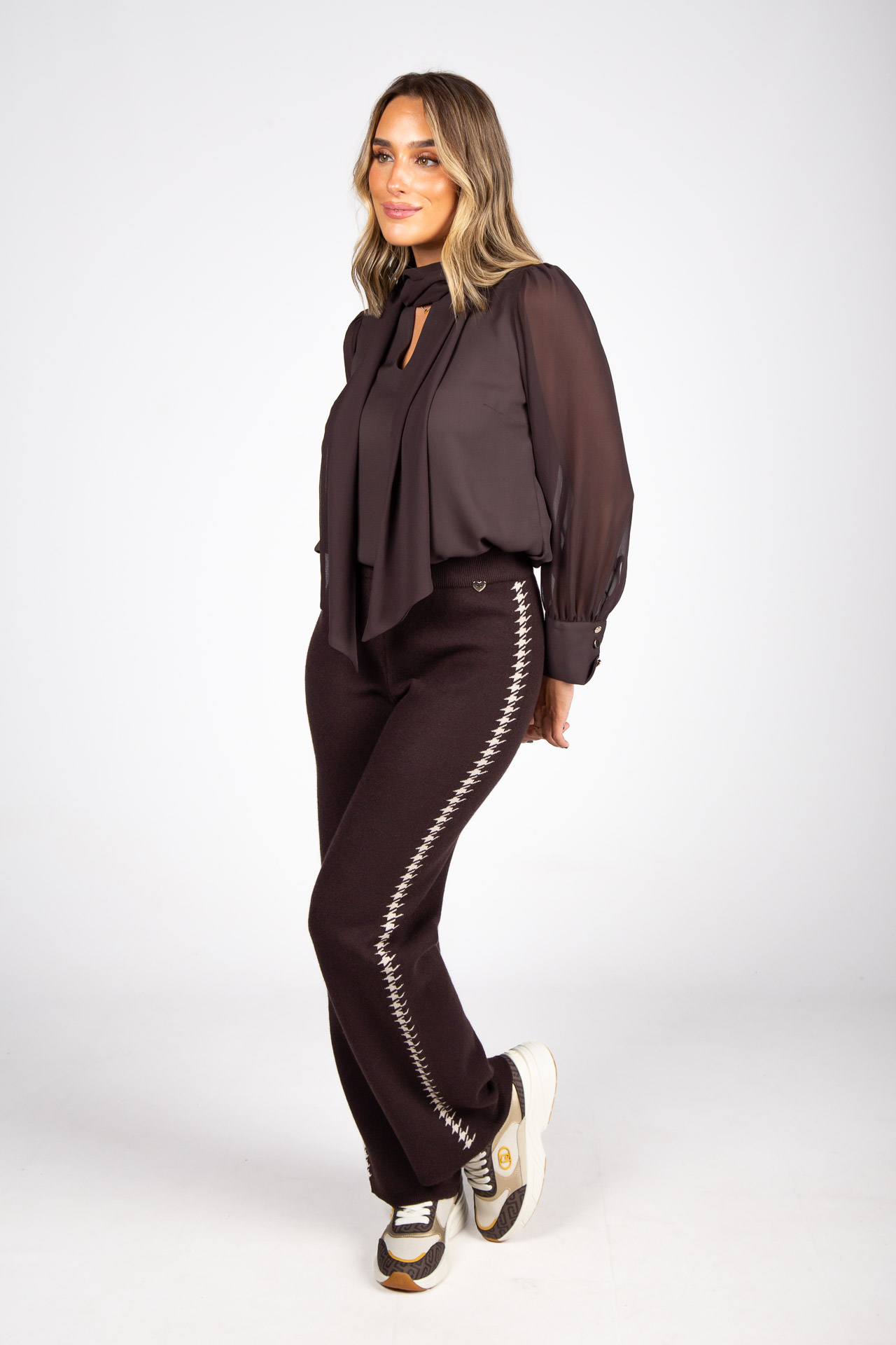 Knit trousers with houndstooth stripe