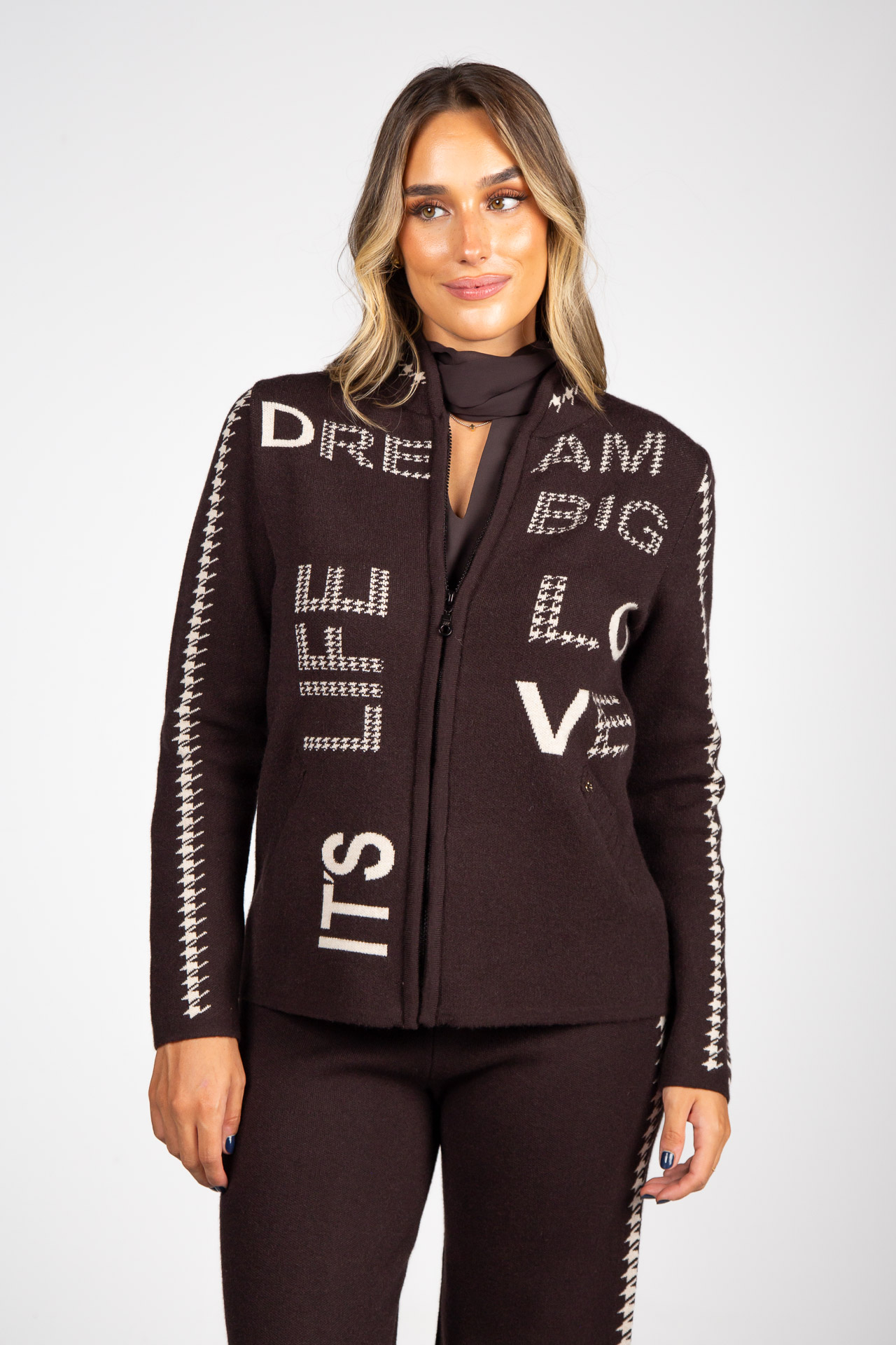 Knitted jacket with jacquard lettering