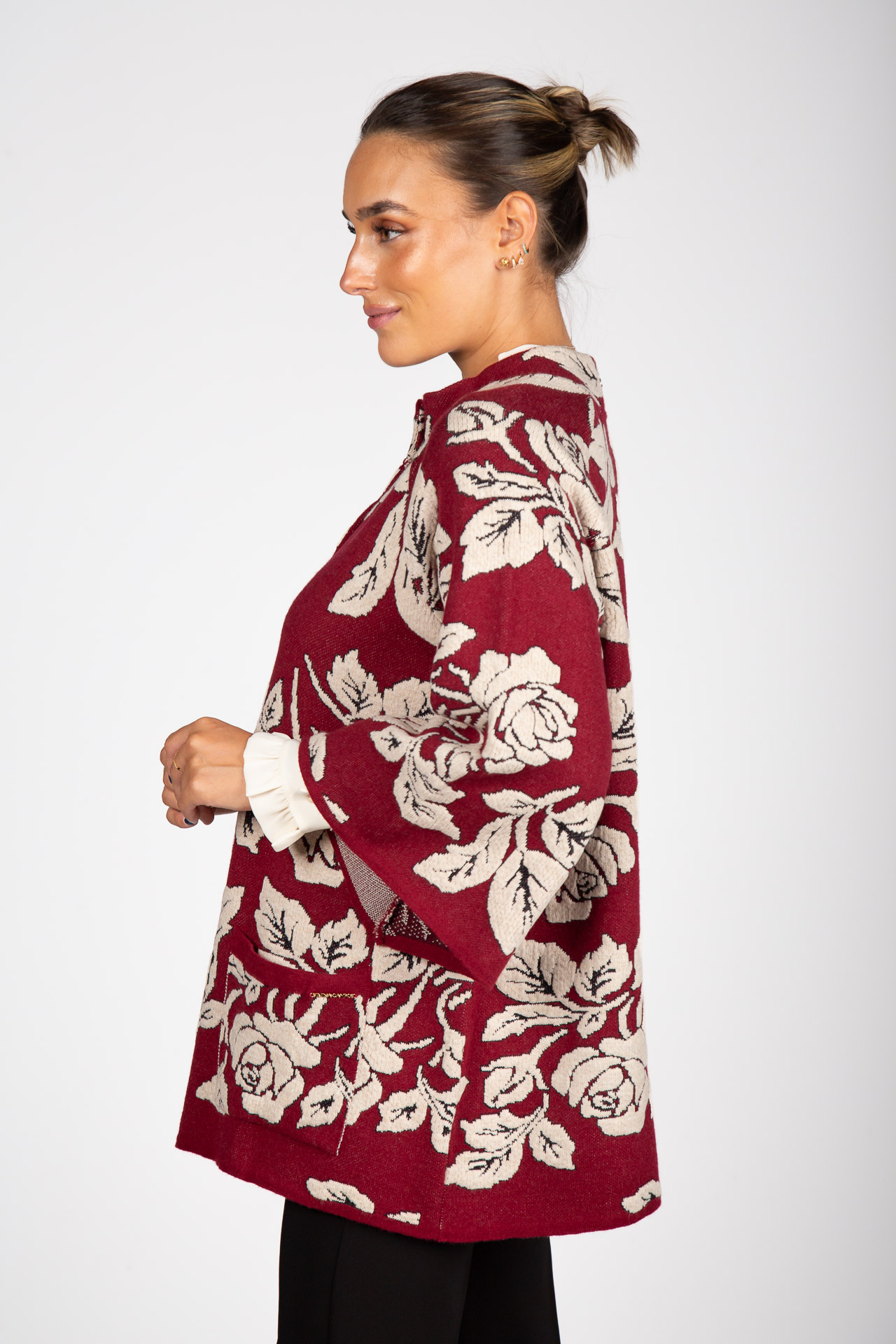 Jacquard knit cardigan with roses