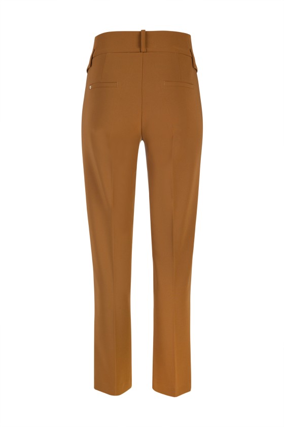 Trousers with pockets and flaps
