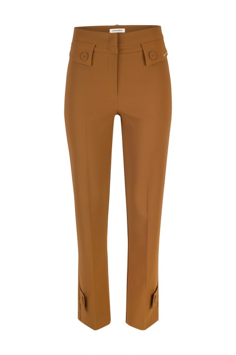 Trousers with pockets and flaps