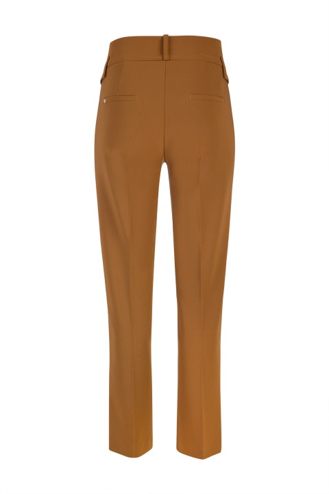 Trousers with pockets and flaps