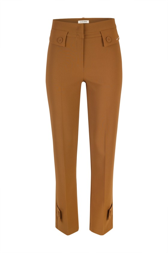 Trousers with pockets and flaps