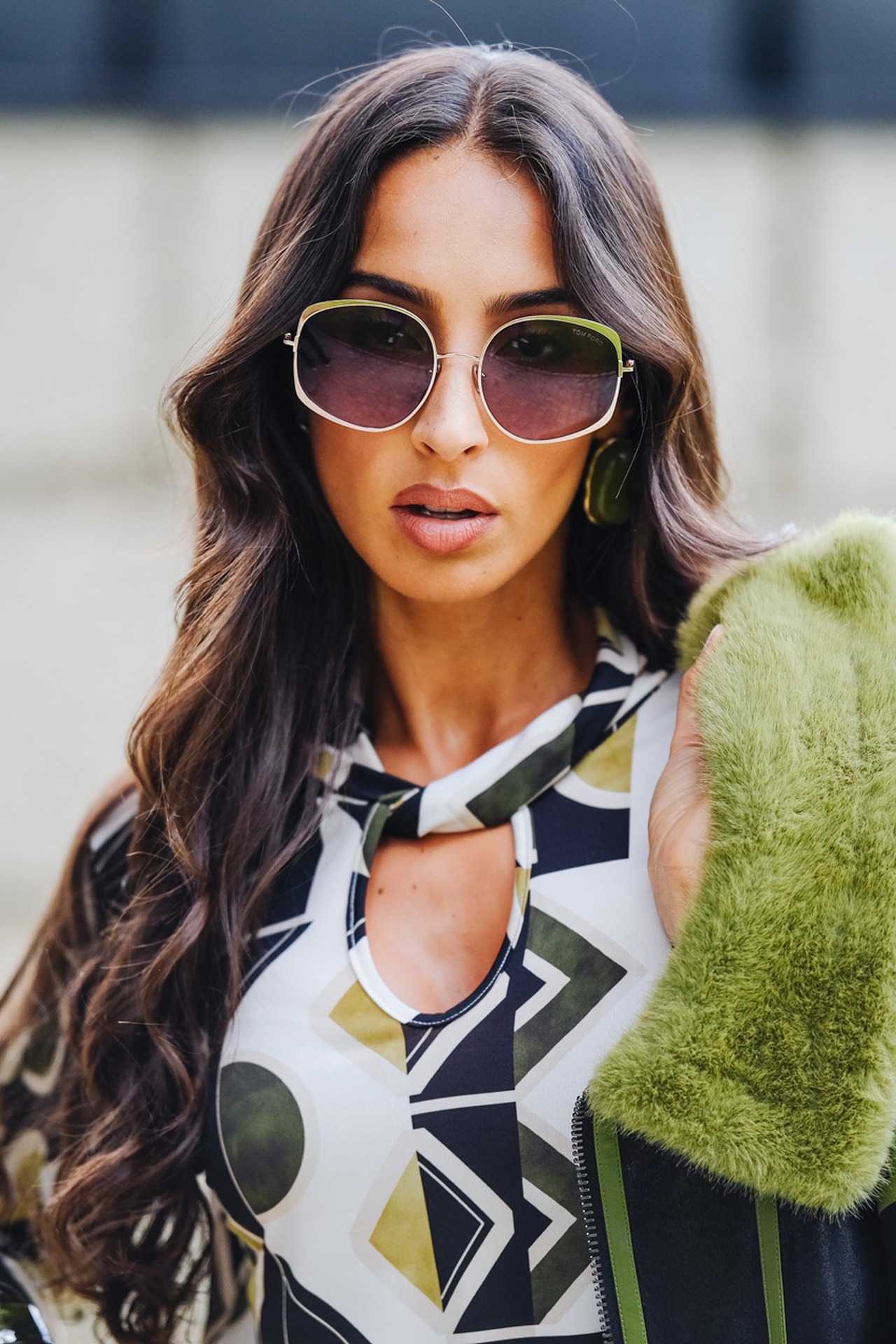 Twisted collar sweater