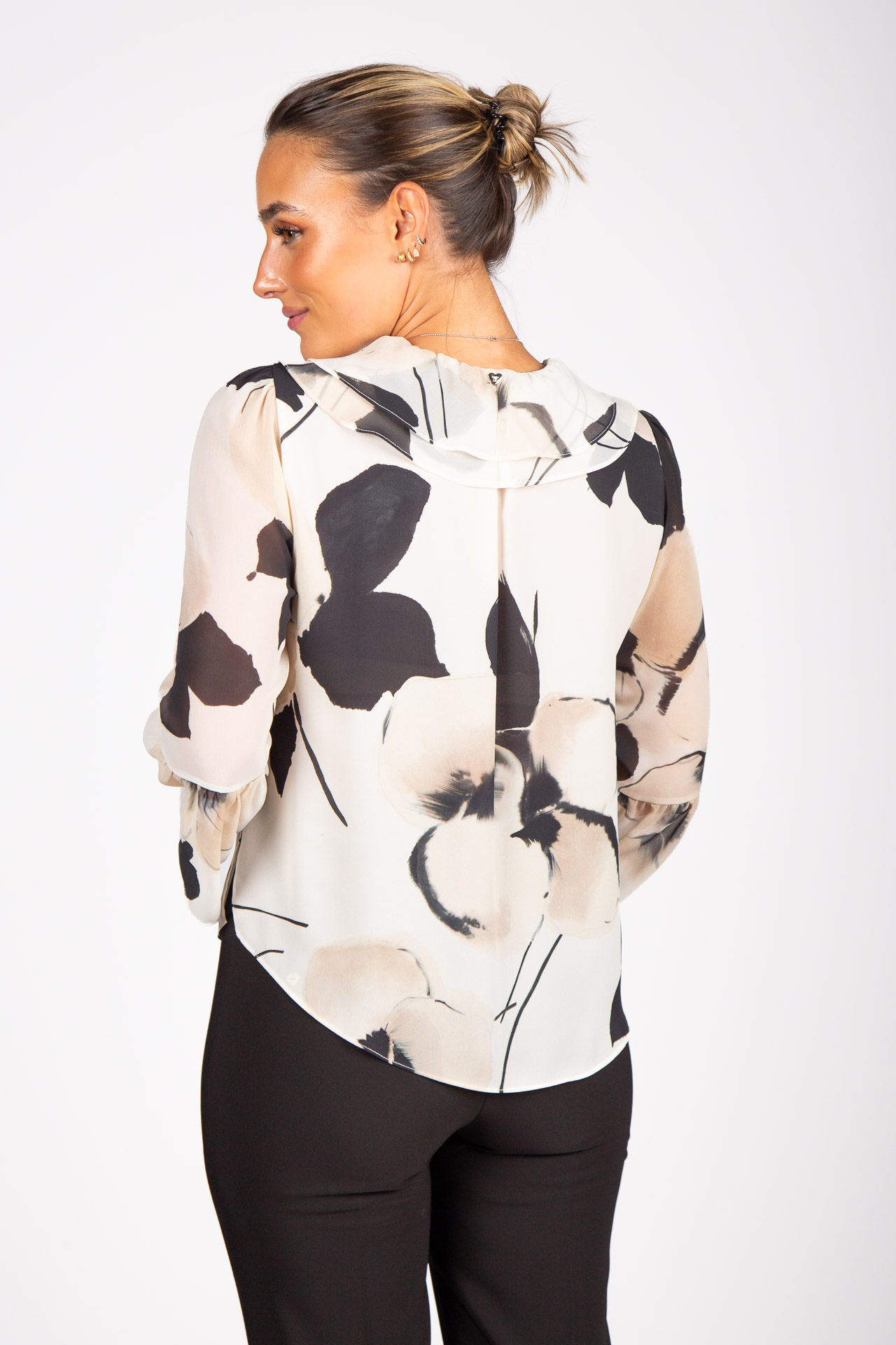 Ruffled blouse with bow