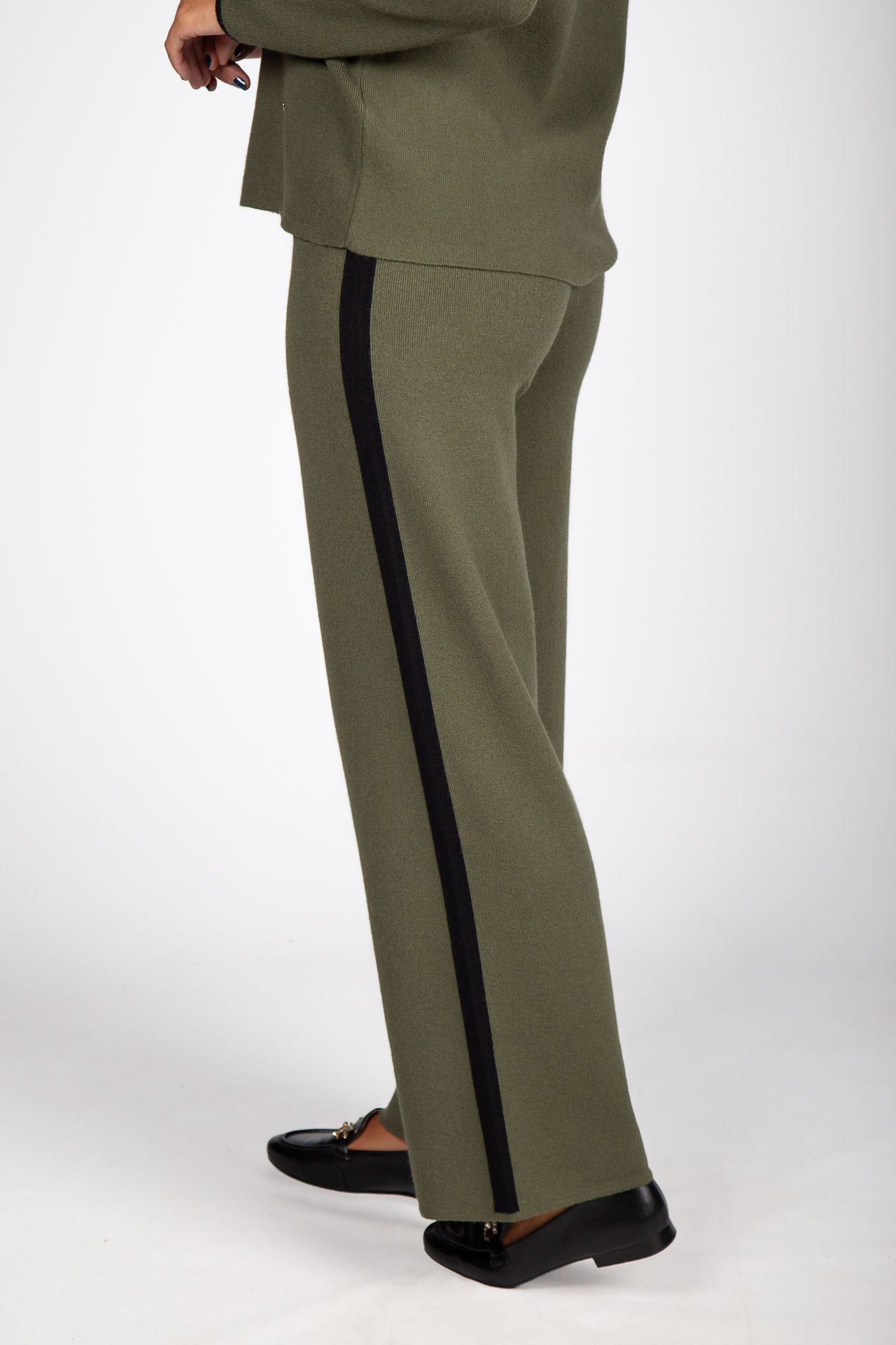 Knit pants with side stripe