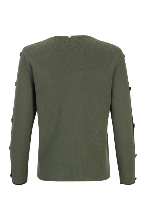 Knit sweater with stripe and buttons
