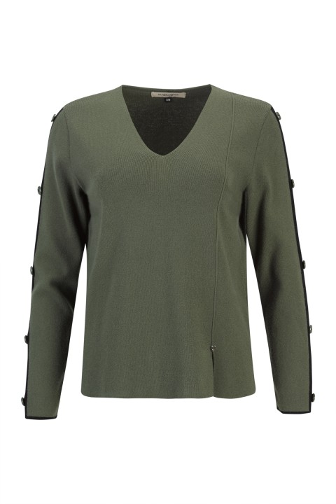 Knit sweater with stripe and buttons