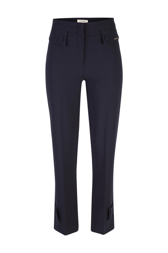 Trousers with pockets and flaps