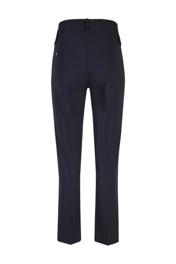 Trousers with pockets and flaps