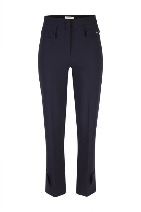 Trousers with pockets and flaps
