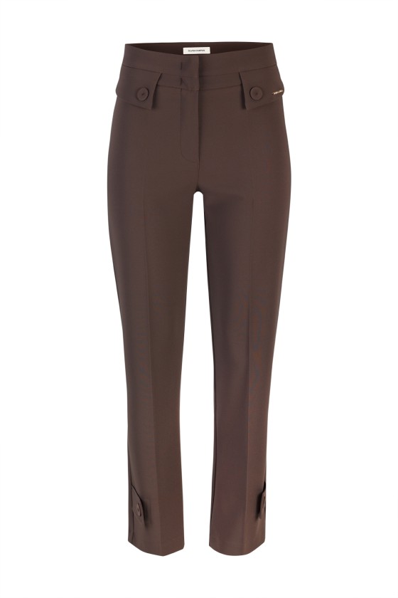 Trousers with pockets and flaps