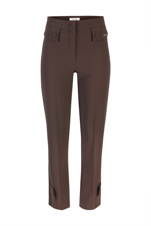 Trousers with pockets and flaps