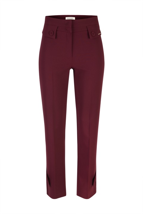 Trousers with pockets and flaps