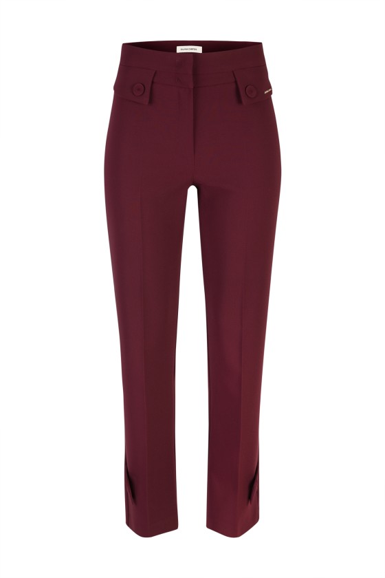 Trousers with pockets and flaps