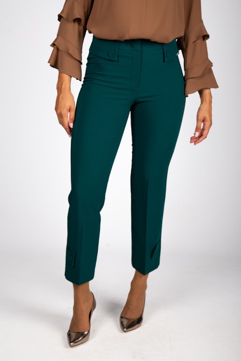 Trousers with pockets and flaps