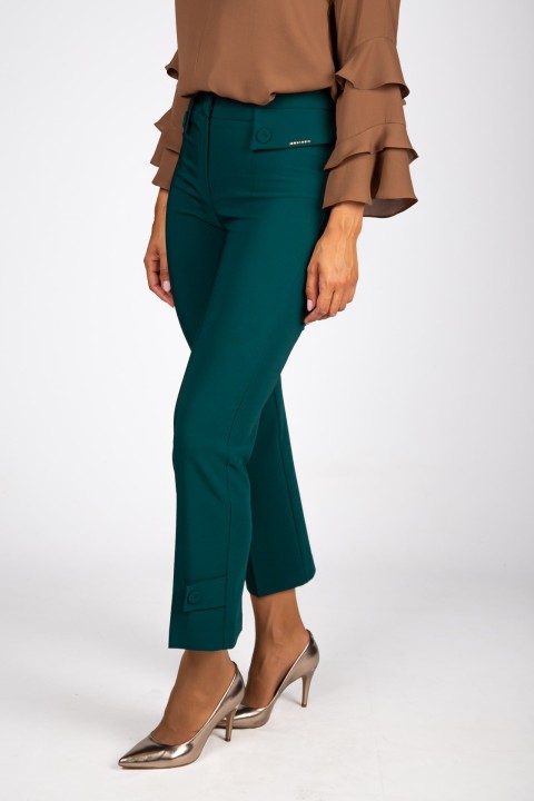 Trousers with pockets and flaps