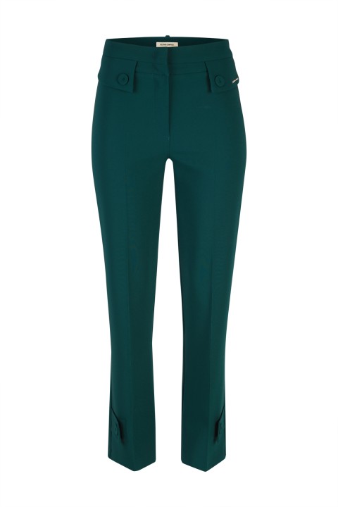 Trousers with pockets and flaps