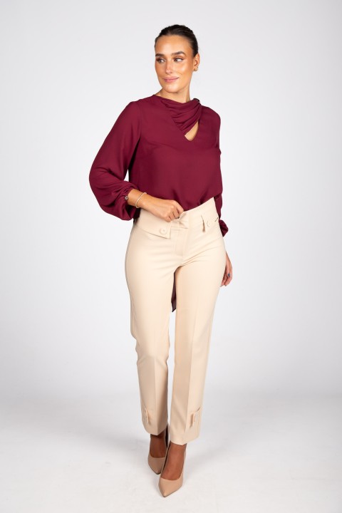 Trousers with pockets and flaps