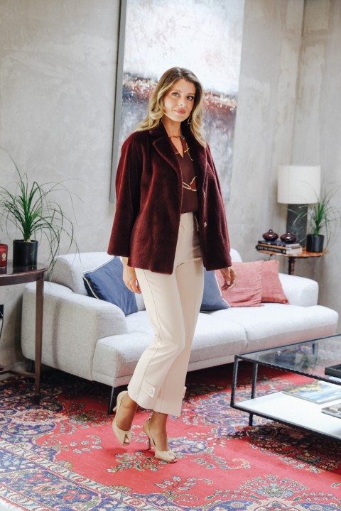 Trousers with pockets and flaps