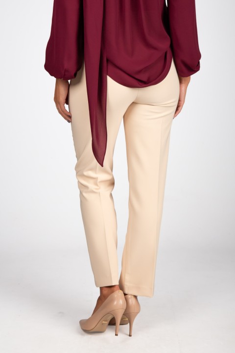 Trousers with pockets and flaps