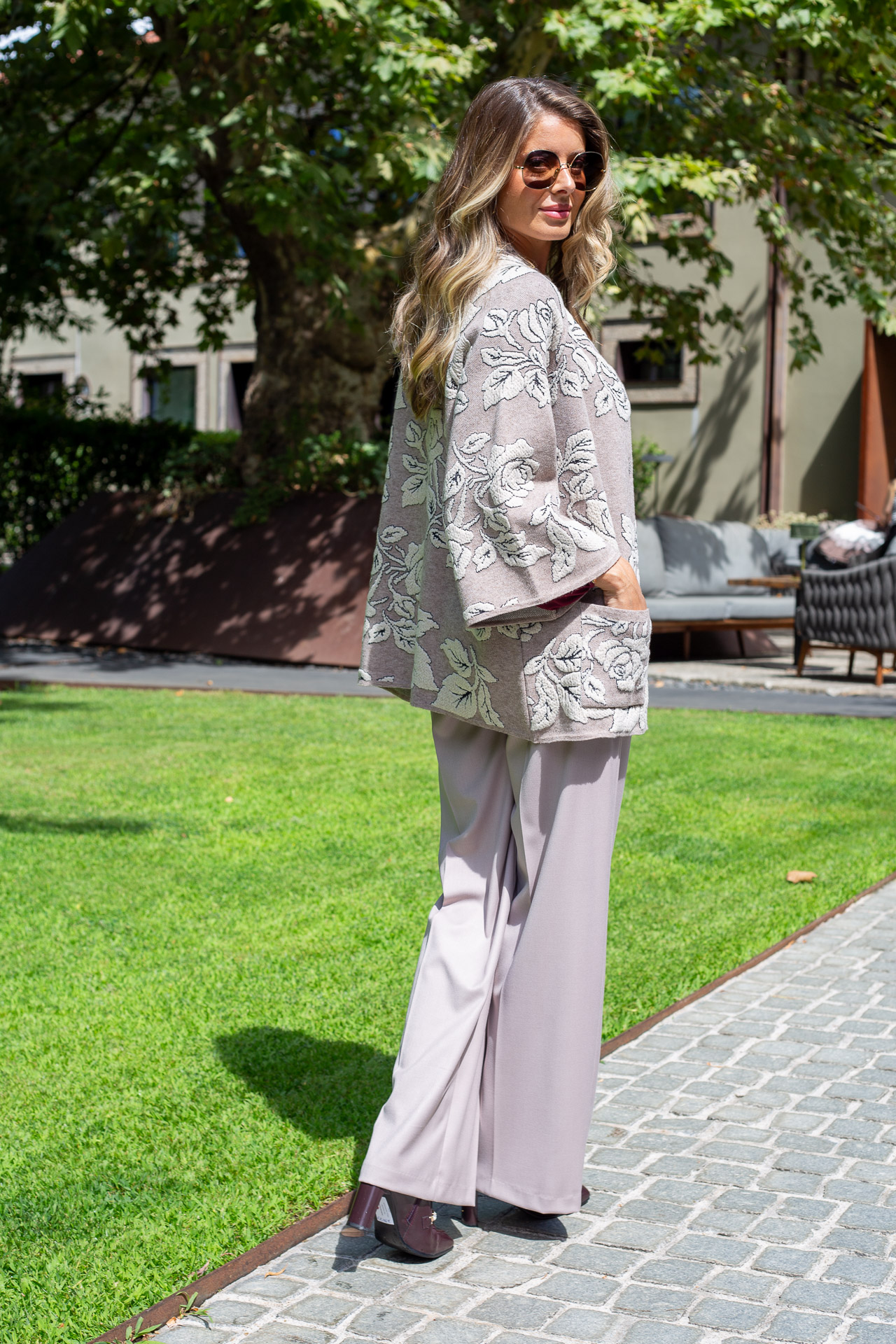 Jacquard knit cardigan with roses
