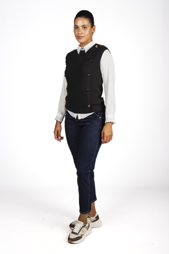 Jacquard knit vest with metal buttons