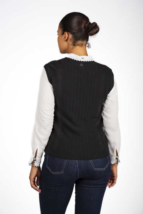 Jacquard knit vest with metal buttons